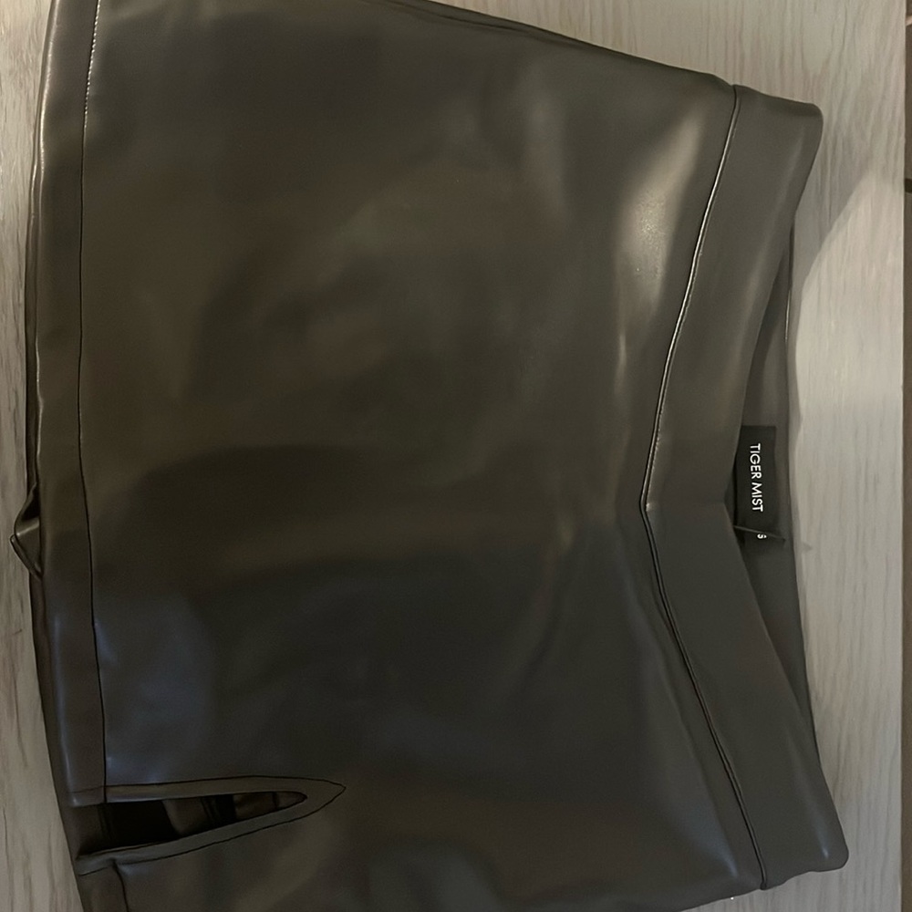 TIGER MIST PU LEATHER SKIRT